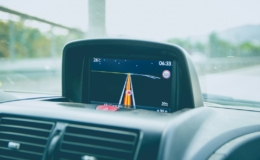 Ilustrasi navigasi GPS untuk memantau lokasi kendaraan